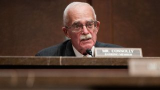 El representante Gerry Connolly, demócrata por Virginia, falleció a los 75 años tras una fuerte lucha contra el cáncer.